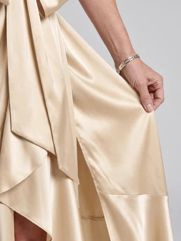 Maria- Vestido midi con cuello halter, corte cruzado y bajo asimétrico