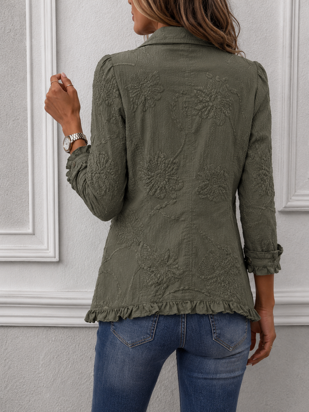 Triana- Chaqueta utilitaria de estilo boho-chic con bordados florales y ribetes con volantes